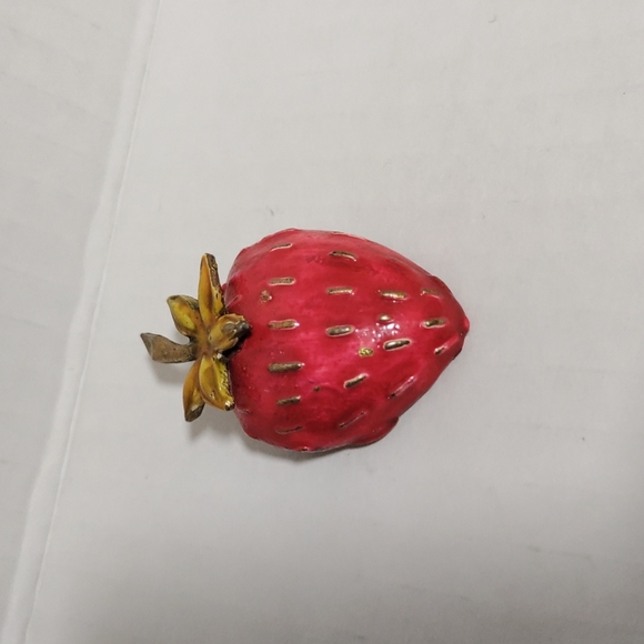 Vintage strawberry brooch pin - Picture 1 of 5